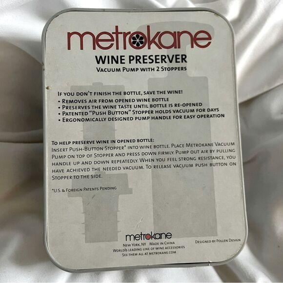 New Metrokane WinePreserver Vacuum Pump With 2 Stoppers Black With Storage Case  - Picture 2 of 5